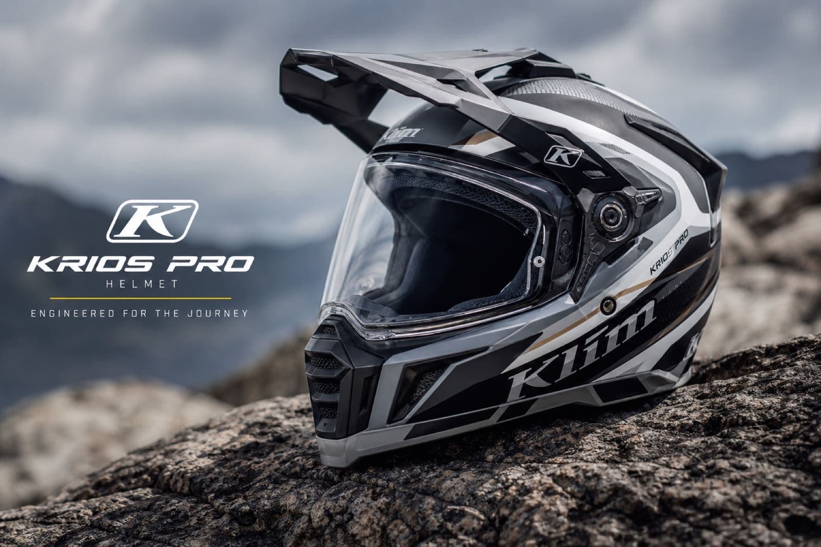 Enduro-style full-face adventure motorcycle helmet